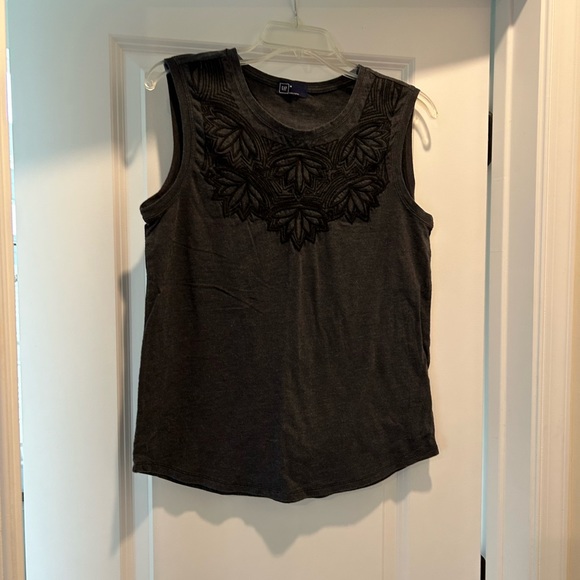 Sleeveless top - Picture 1 of 2